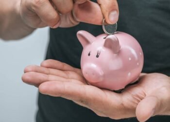 Finanças: 7 dicas de especialistas para sair das dívidas