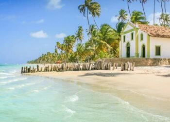 7 destinos no Nordeste para quem busca praias tranquilas e seguras