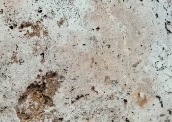 Mora em prédio antigo? 7 sinais de alerta na estrutura do edifício