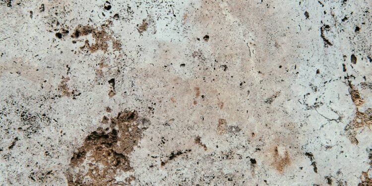 Mora em prédio antigo? 7 sinais de alerta na estrutura do edifício