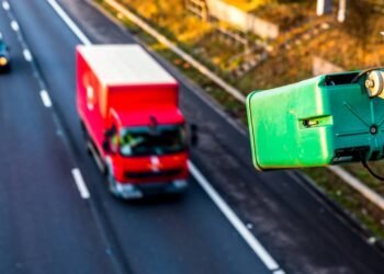 Como funciona um radar de velocidade? Conheça a tecnologia por trás da multa