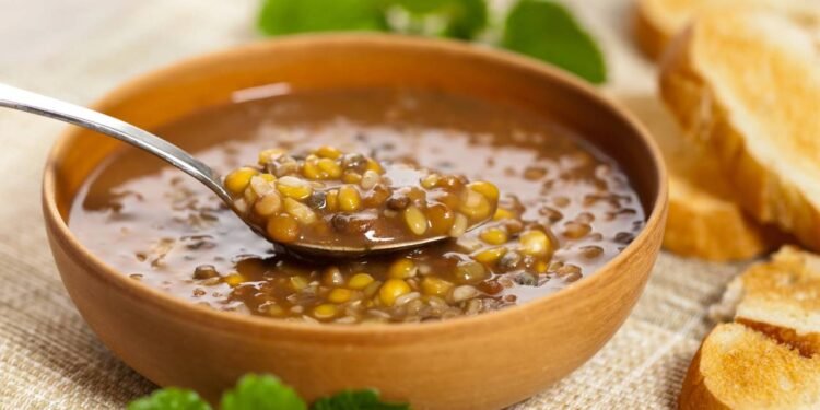 Sopa de lentilha proteica: uma receita fácil para aquecer os dias