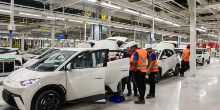 Fábrica da BYD na Bahia já produziu 35 mil carros; veja vagas abertas