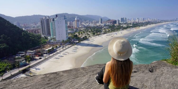 Litoral de SP: 5 praias para visitar e aproveitar mesmo com tempo frio