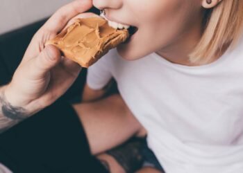 Pasta de amendoim: o excesso pode fazer mal? Nutricionista explica