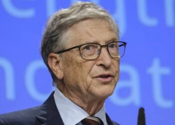 Bill Gates previu a IA gratuita; como isso pode mudar sua vida e trabalho