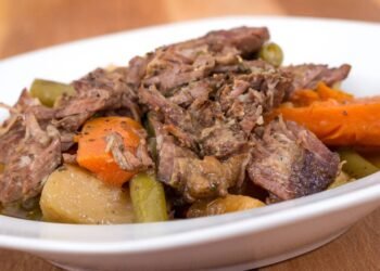 O segredo da carne de panela perfeita está no tempero; veja 5 marinadas
