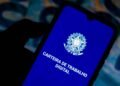Brasileira descobre que é 'presidente' há 24 anos na carteira de trabalho digital