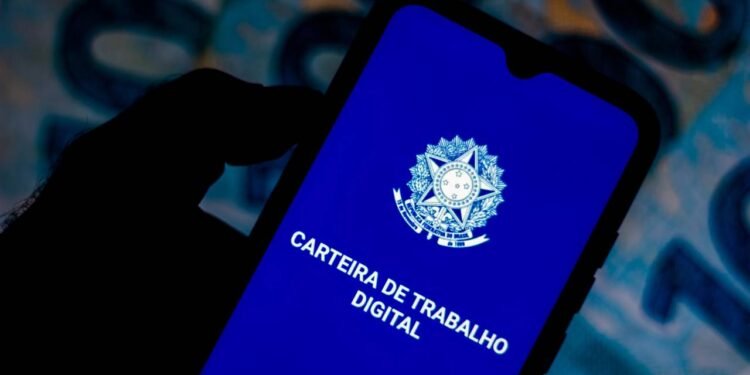 Brasileira descobre que é 'presidente' há 24 anos na carteira de trabalho digital