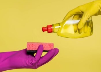Risco no detergente Ypê: o que é contaminação microbiológica e faz mal?