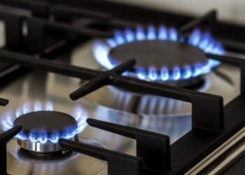 Gás de cozinha ou gás encanado? Qual vale mais a pena para sua casa