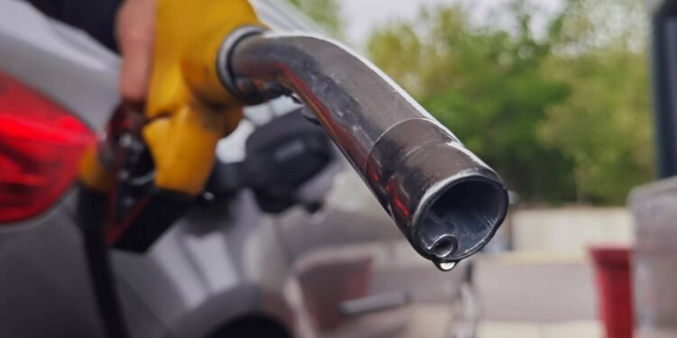 Gasolina vai subir? Entenda como o preço do petróleo afeta seu bolso