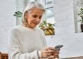 Apps e gadgets que ajudam idosos a morar sozinhos com segurança