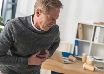 Coração acelerado: quando é ansiedade e quando pode ser um infarto?