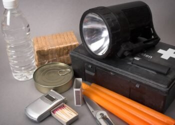Kit de segurança: o que levar na mochila para trilhas e cachoeiras