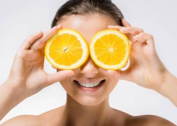 O poder da laranja no seu ritual de beleza: como usar a fruta na pele com segurança