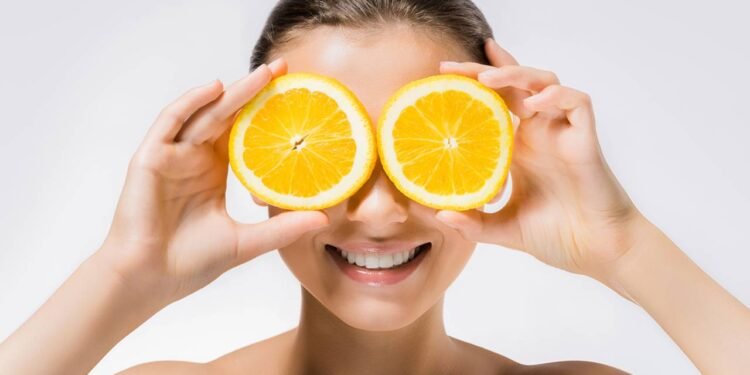 O poder da laranja no seu ritual de beleza: como usar a fruta na pele com segurança