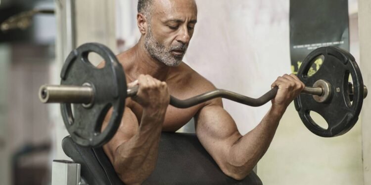 Musculação após os 60 previne doenças; veja como começar hoje