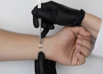 Microchips em humanos já são realidade? Conheça os usos atuais