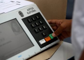 Como funcionam as pesquisas de intenção de voto por telefone?