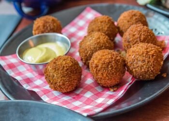 A culinária de Curaçao: 5 pratos típicos que você deve provar