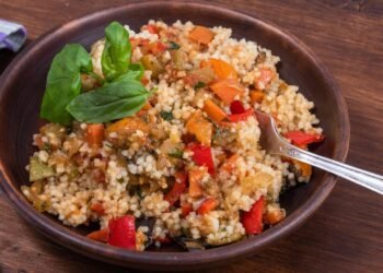 Cuscuz argelino: aprenda a receita original de um prato cheio de sabor