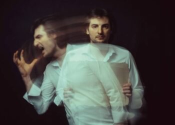 Esquizofrenia: 7 sinais precoces que podem aparecer na juventude