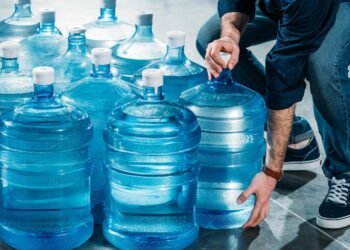 Água mineral tem validade? 5 mitos e verdades que você precisa saber