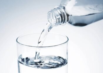 Bactéria na água Crystal: o que é a Pseudomonas e quais os riscos?