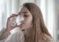 Beber água é essencial: qual a quantidade ideal para a sua saúde?