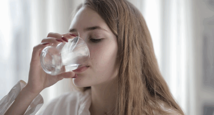 Beber água é essencial: qual a quantidade ideal para a sua saúde?