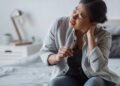 Por que sentimos mais dores no corpo quando o tempo esfria? A ciência explica