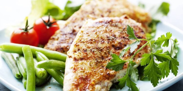 5 temperos que transformam o frango grelhado do seu jantar