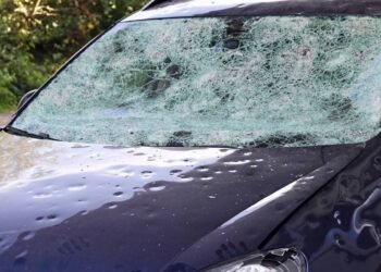 Meu carro foi atingido por granizo, o seguro cobre? Entenda as regras