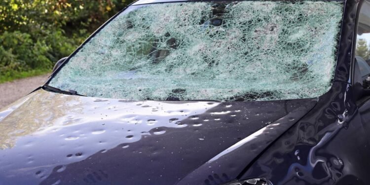 Meu carro foi atingido por granizo, o seguro cobre? Entenda as regras