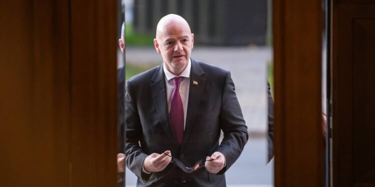 O poder de Infantino: quem é o homem que comanda o futebol mundial