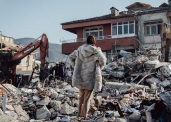 Como agir durante um terremoto? Guia com 7 passos