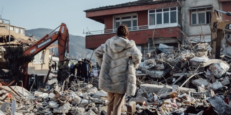 Como agir durante um terremoto? Guia com 7 passos