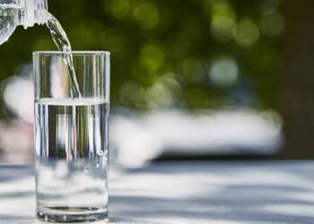 Anvisa suspende venda de água Mamba Water e energético; veja