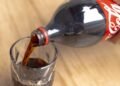 Beber Coca-Cola todo dia faz mal? Veja os riscos para a saúde