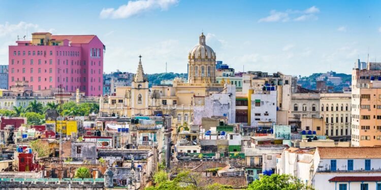 É seguro viajar para Cuba agora? O que saber antes de embarcar