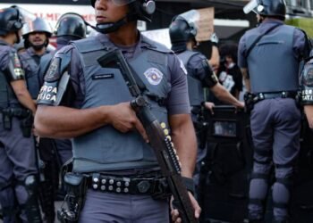 Morte de policial em serviço: quais os direitos que a família tem?