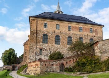 Conheça os palácios e locais históricos da monarquia na Noruega