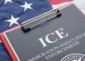Como a abordagem do ICE em hospitais afeta saúde de imigrantes