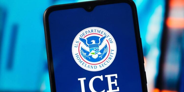 O que é o ICE? Como funciona a 'polícia da imigração' dos EUA