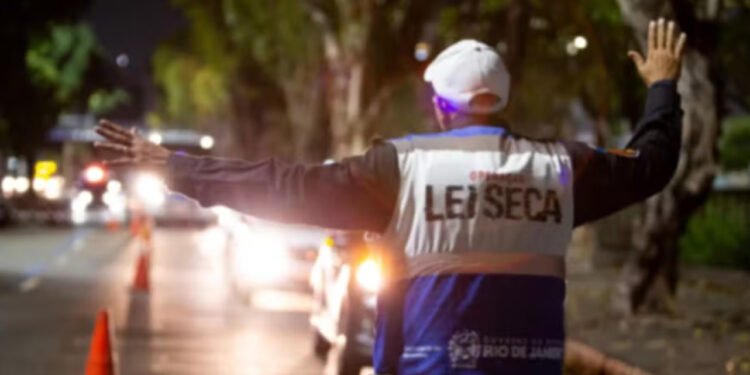 Recusar o bafômetro: saiba qual é a multa e penalidades