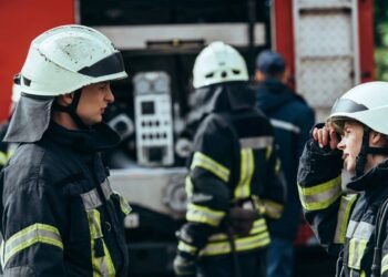 Como lidar com o luto coletivo em equipes de resgate e bombeiros