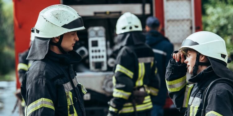 Como lidar com o luto coletivo em equipes de resgate e bombeiros