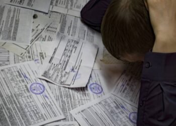 Como conter o estresse gerado pelo superendividamento na família