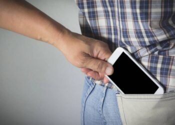 Como evitar furto de celular em festivais de música